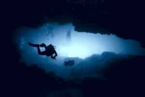 plongeurs dans le cenote Angelita