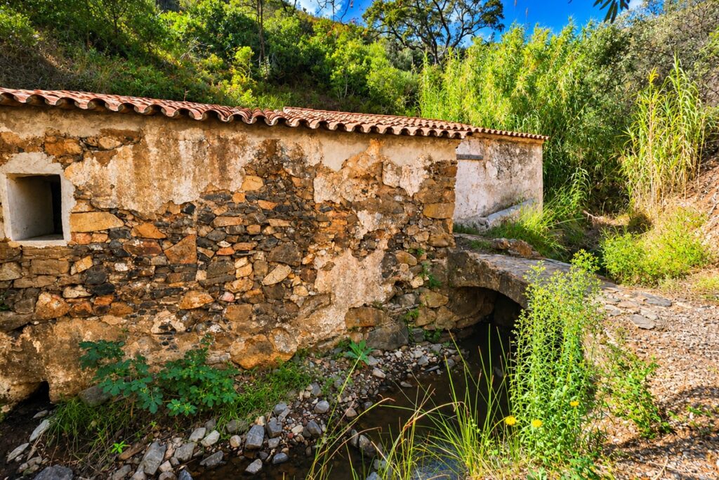 bâtiment où se trouvent les baignoires de Fonte Santa